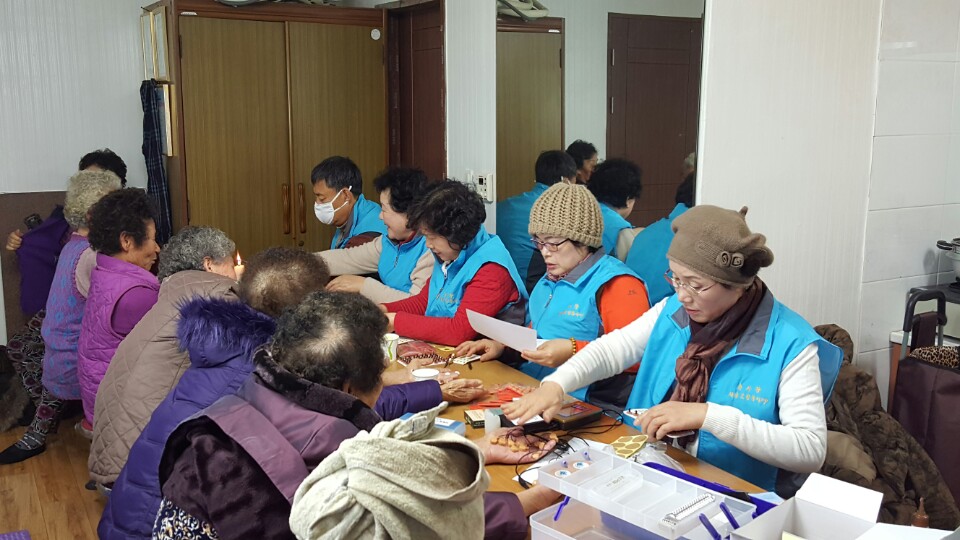 남해군 자원봉사센터, 노도마을 어르신 위한 사랑 나눔 봉사활동