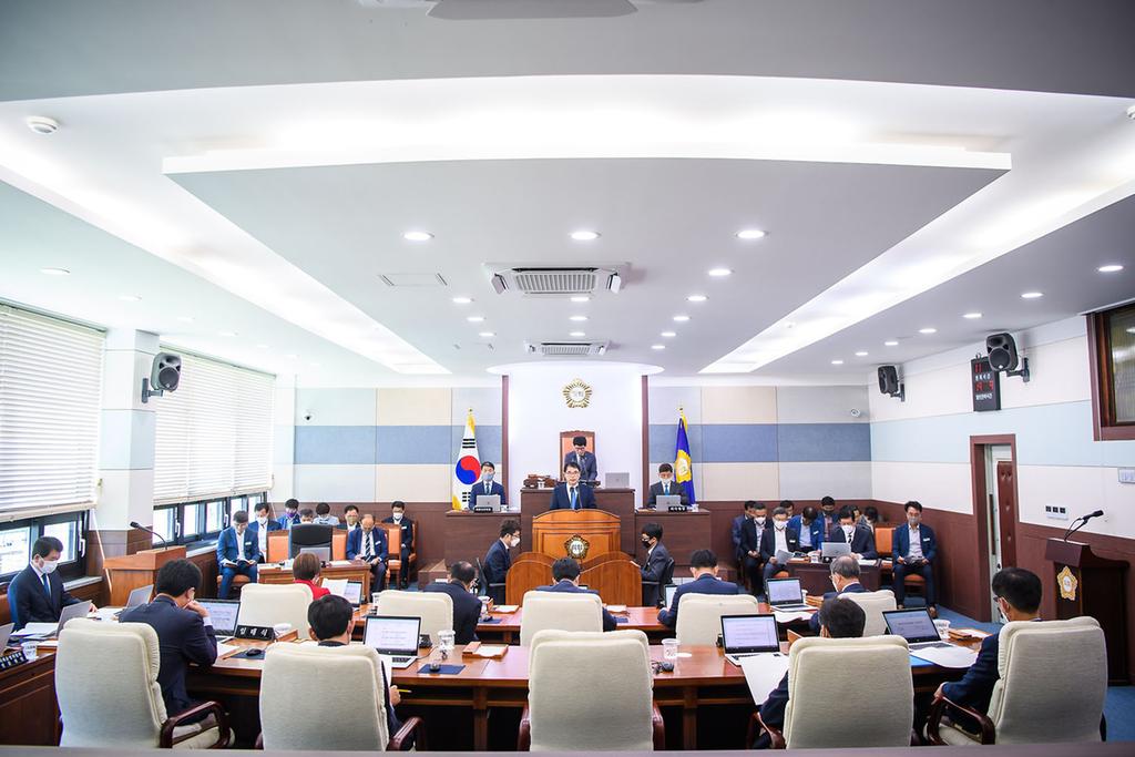 제214회 남해군의회 임시회 제1차 본회의 모습