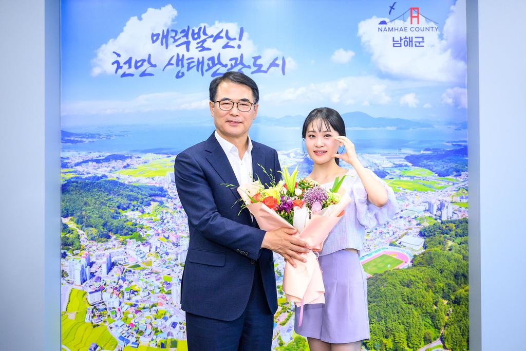 가수 김다현 남해군 홍보대사 위촉식2